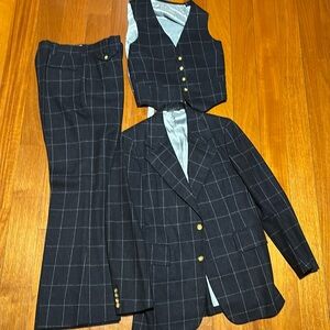 Vintage 3 piece mens wool suit window pane print.